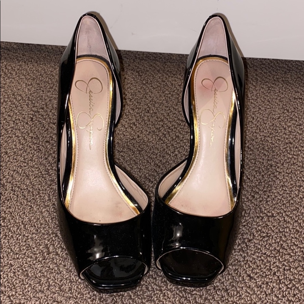 Jessica Simpson black pumps